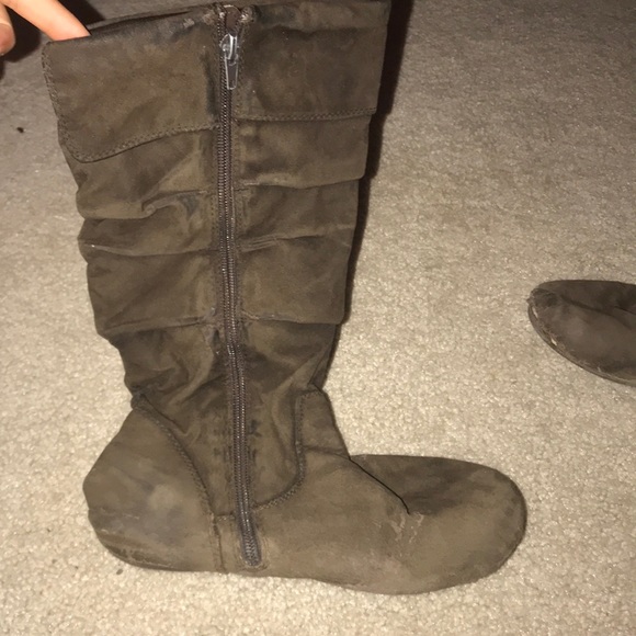 An adorable pair of girls boots - Picture 3 of 4